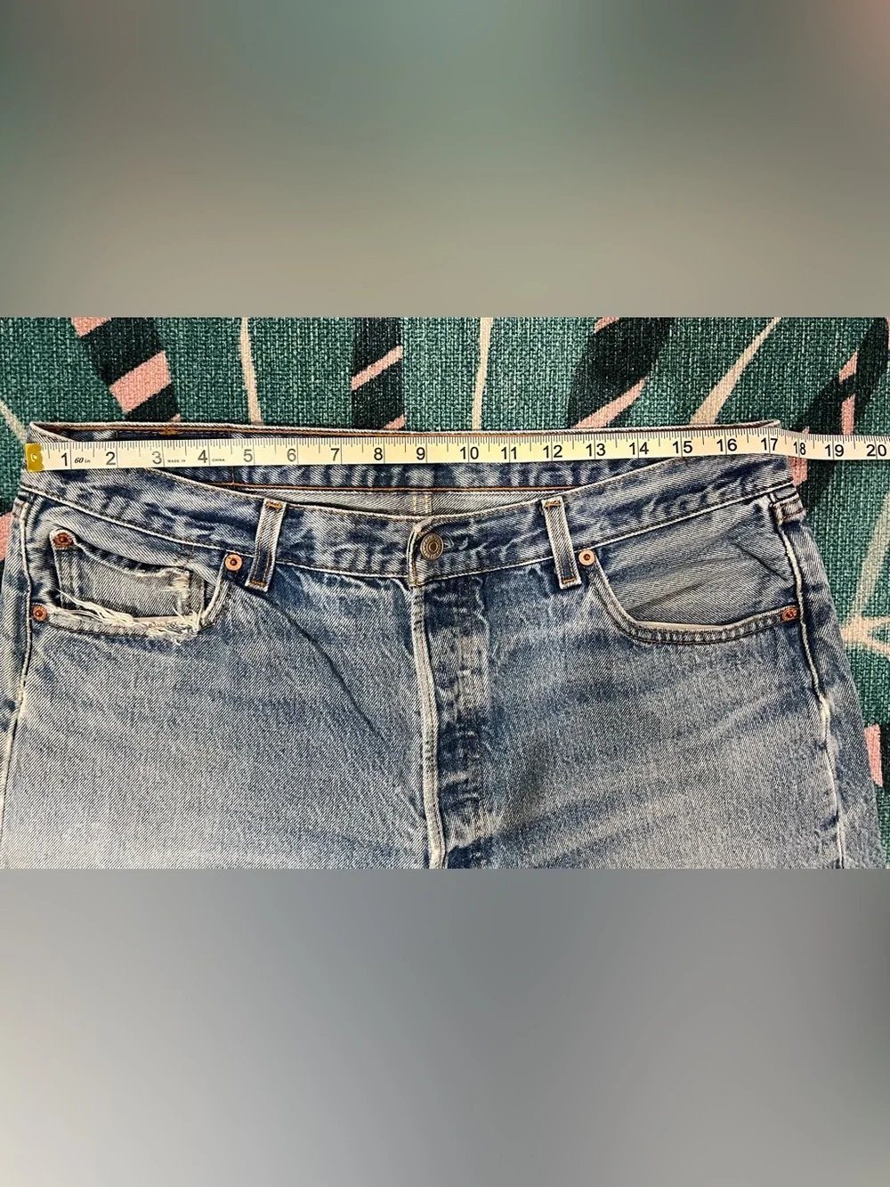 Vintage 1996 Levi’s 501xx Buttonfly Distressed Denim Jeans 34x30 481 CO21